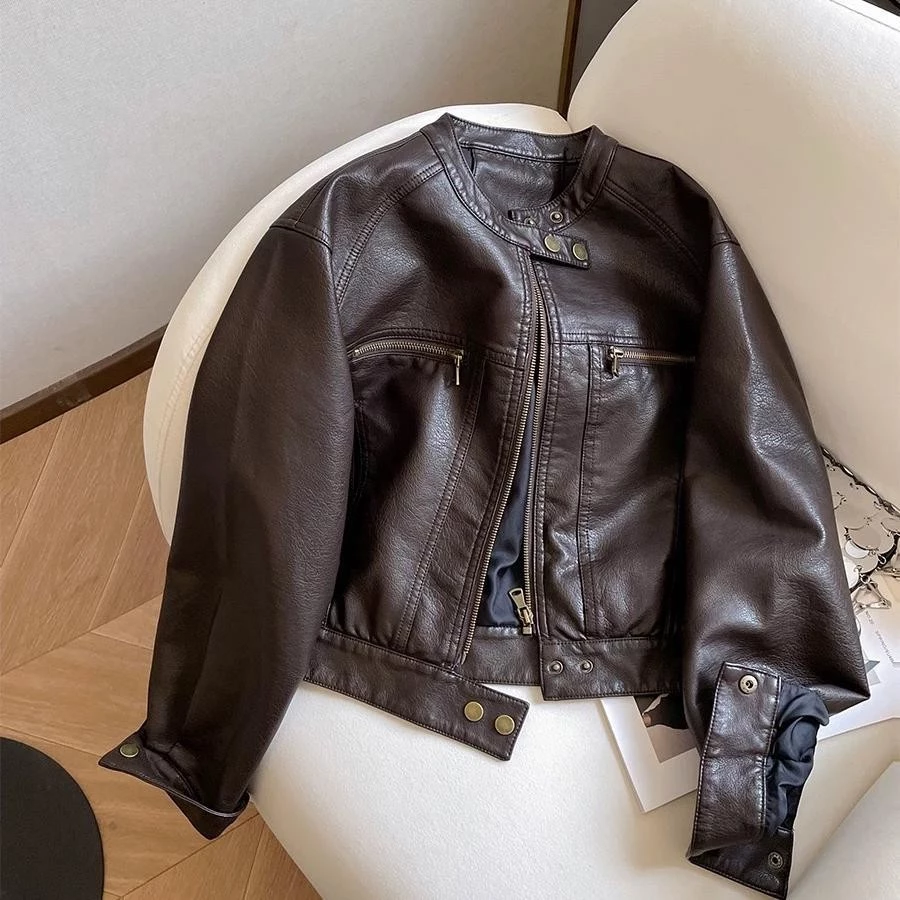 Xu Hướng Áo Da Nữ 2025 - Màu Sắc & Kiểu Dáng Hot 12 Nâu Sô-Cô-La – Ấm Áp Và Thanh Lịch