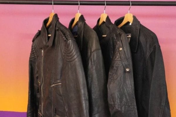 Cách Khử Mùi Áo Da Mới Hiệu Quả Nhất 10 Phơi áo da dưới bóng râm mát.