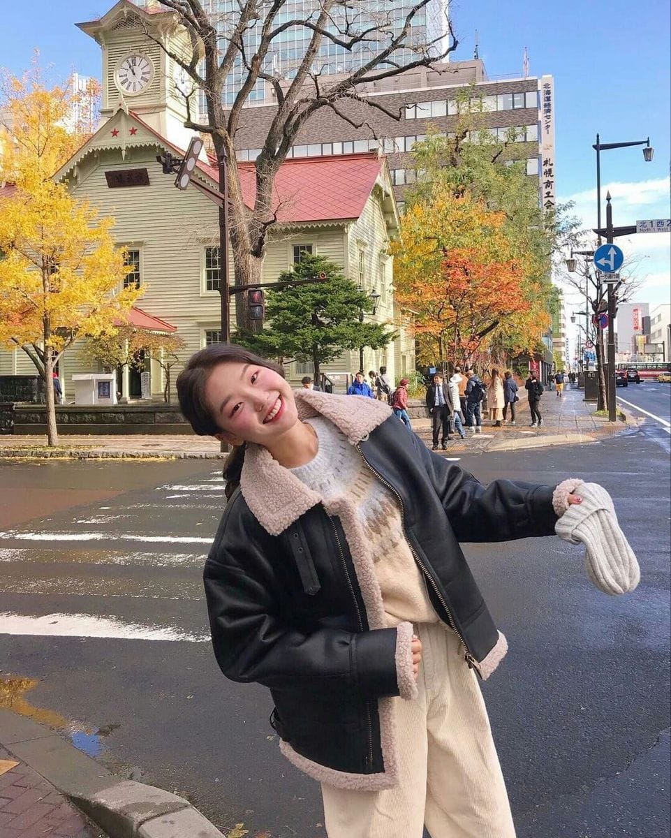 Xu Hướng Áo Da Nữ 2025 - Màu Sắc & Kiểu Dáng Hot 16 Cách Phối Đồ Với Áo Da Nữ Theo Xu Hướng 2025