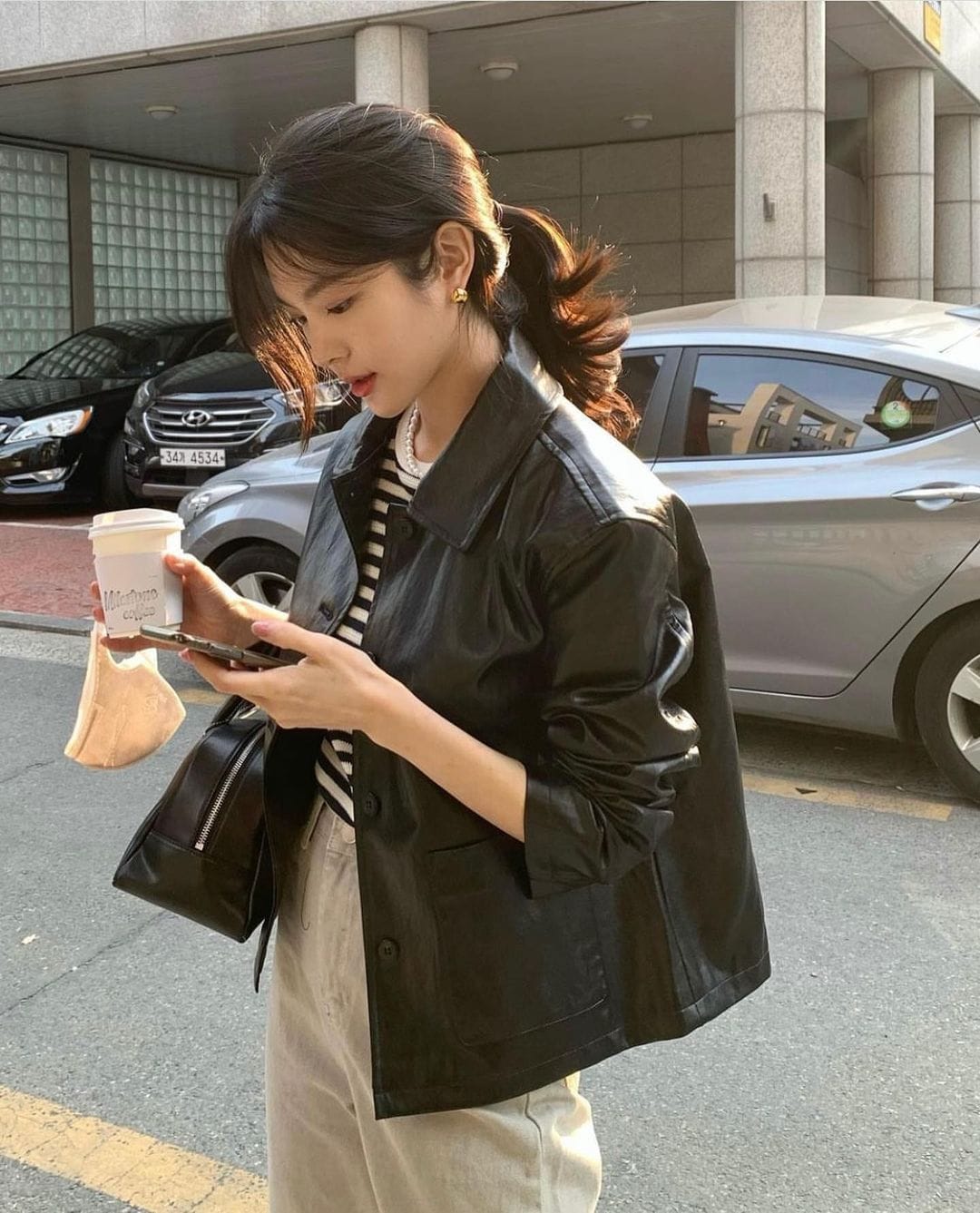 Làm Thế Nào Để Giặt Áo Da Không Bị Hỏng? 9 Hướng Dẫn Giặt Áo Da Theo Từng Loại Chất Liệu