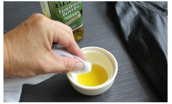 Làm Thế Nào Để Giặt Áo Da Không Bị Hỏng? 10 Xử Lý Vết Bẩn Cứng Đầu Trên Áo Da