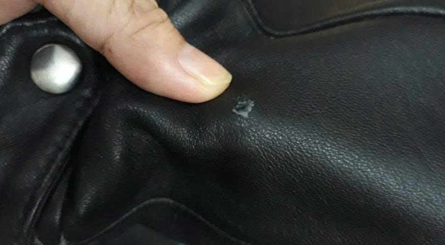 Sửa Chữa Áo Da Bị Rách, Trầy Xước Như Mới 9 Vá Vết Rách Nhỏ Trên Áo