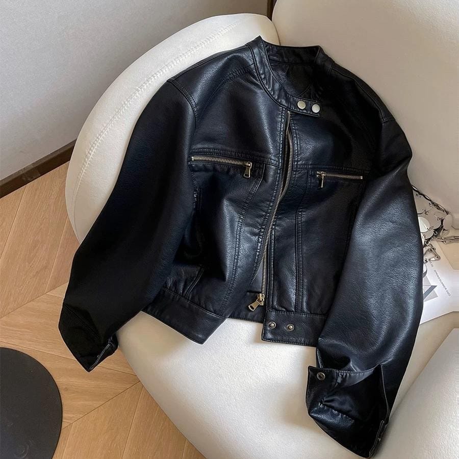 Xu Hướng Áo Da Nữ 2025 - Màu Sắc & Kiểu Dáng Hot 11 Đen Bóng – Kinh Điển Và Quyền Lực