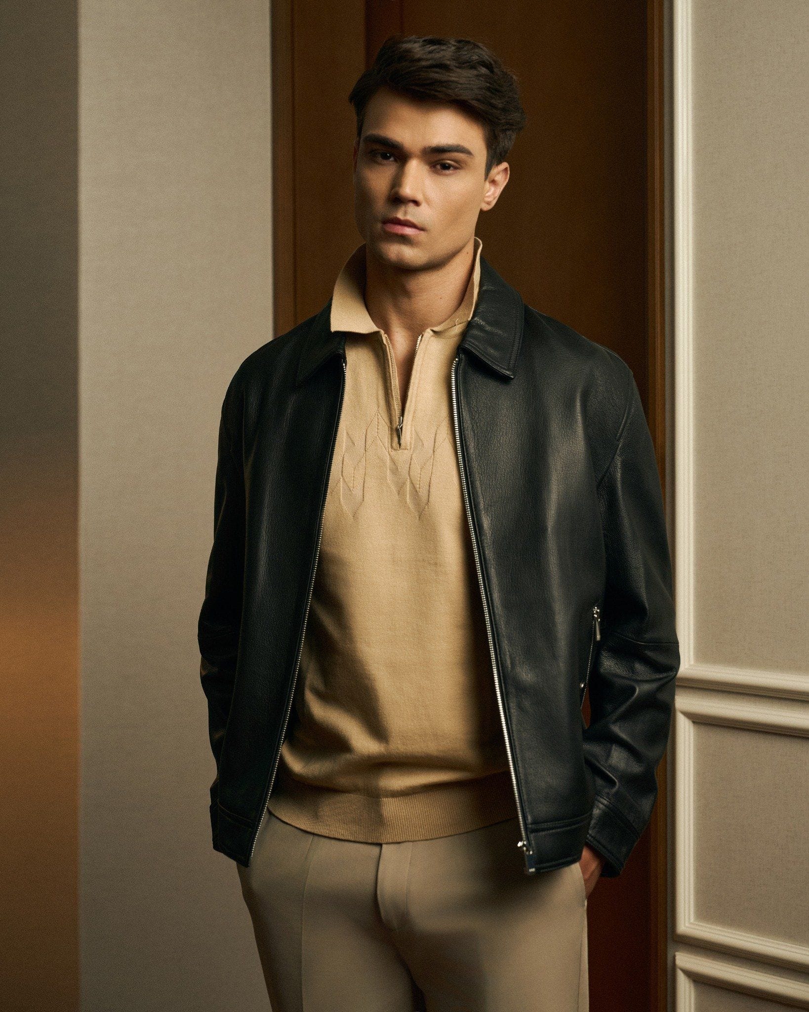 Top 10 Mẫu Áo Da Nam Đẹp, Chất Nhất 2025 15 Áo Da Minimalist Tối Giản