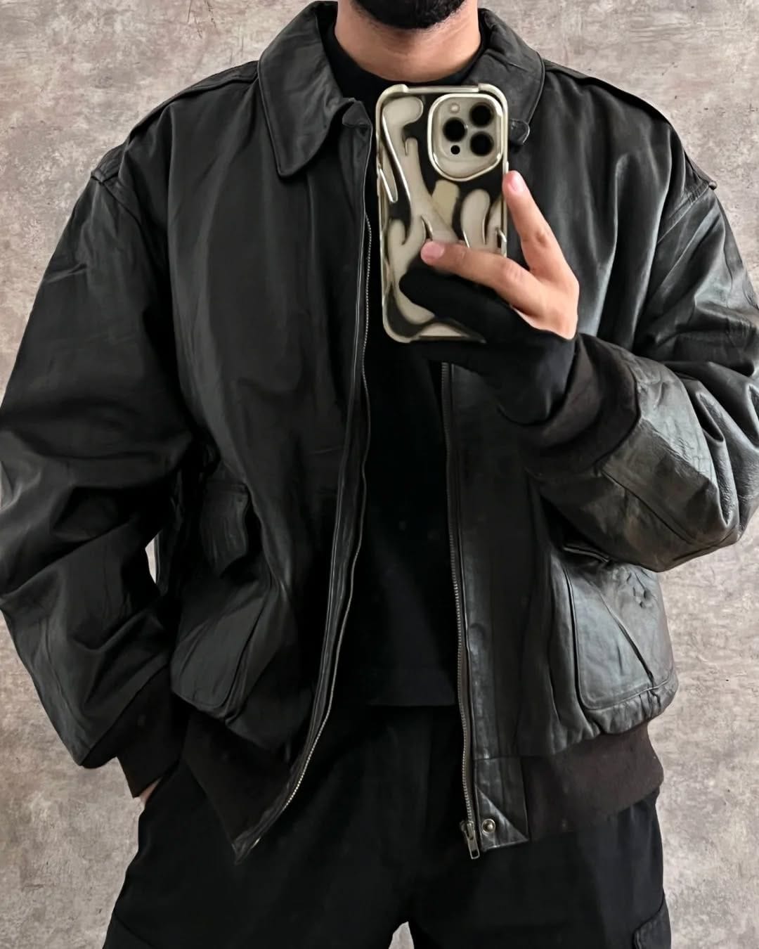 Mẹo Phối Đồ Với Áo Bomber Da Nam Để Luôn Nổi Bật