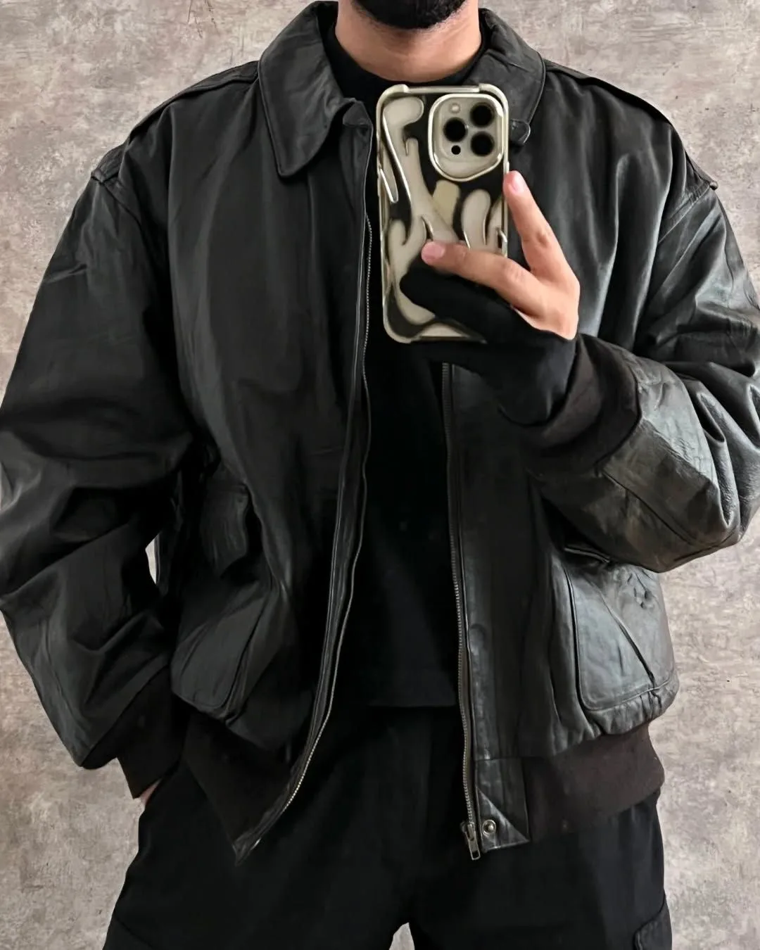 Mẹo Phối Đồ Với Áo Bomber Da Nam Để Luôn Nổi Bật