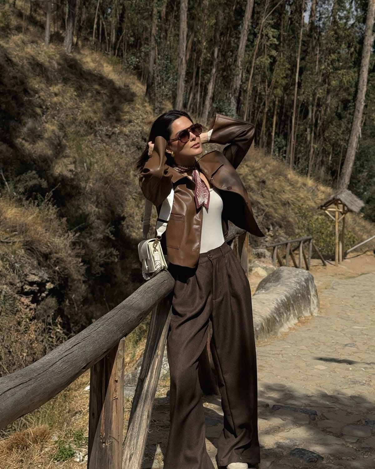 So Sánh Áo Da Cừu vs Da Bò - Nên Chọn Loại Nào? 12 Phối Đồ Với Áo Da Cừu Nữ