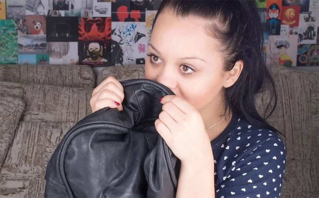 Cách Khử Mùi Áo Da Mới Hiệu Quả Nhất