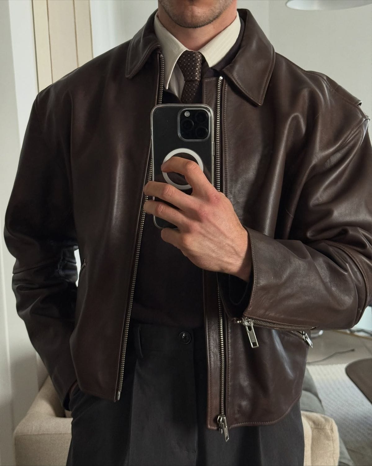 10 Cách Phối Áo Da Nam Cực Chất Cho Mọi Dịp 10 Tại Sao Áo Da Nam Là Lựa Chọn Hoàn Hảo Cho Phái Mạnh