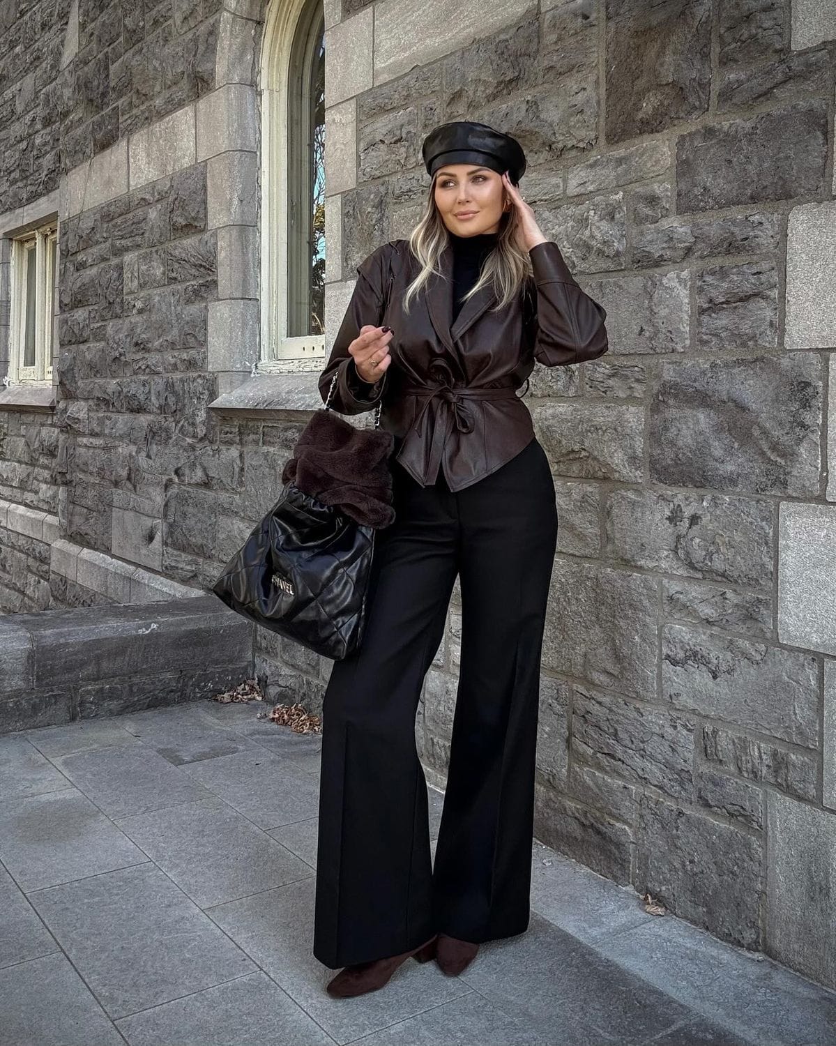 Phối Vest Da Nữ Đi Làm & Dự Tiệc - 8 Outfit Gợi Ý 13 Cách Chọn Vest Da Nữ Chất Lượng