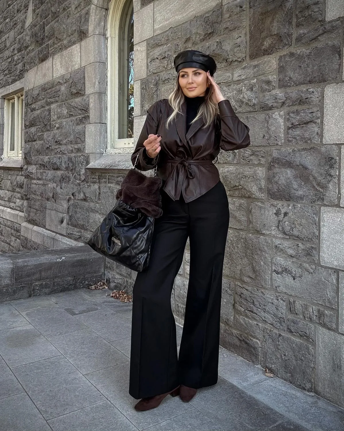 Phối Vest Da Nữ Đi Làm & Dự Tiệc - 8 Outfit Gợi Ý 13 Cách Chọn Vest Da Nữ Chất Lượng